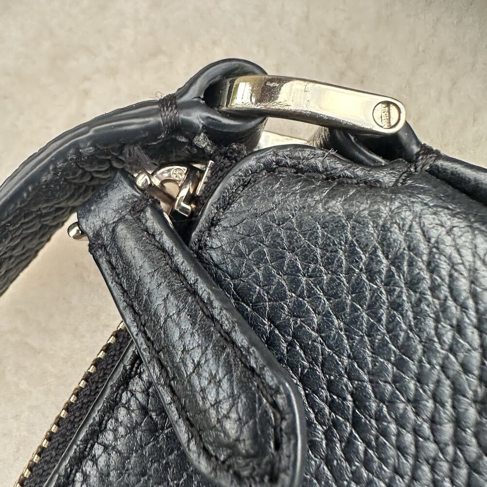 Kate Spade crossbody Black pebbled run around bag adjustable strap - Picture 7 of 8